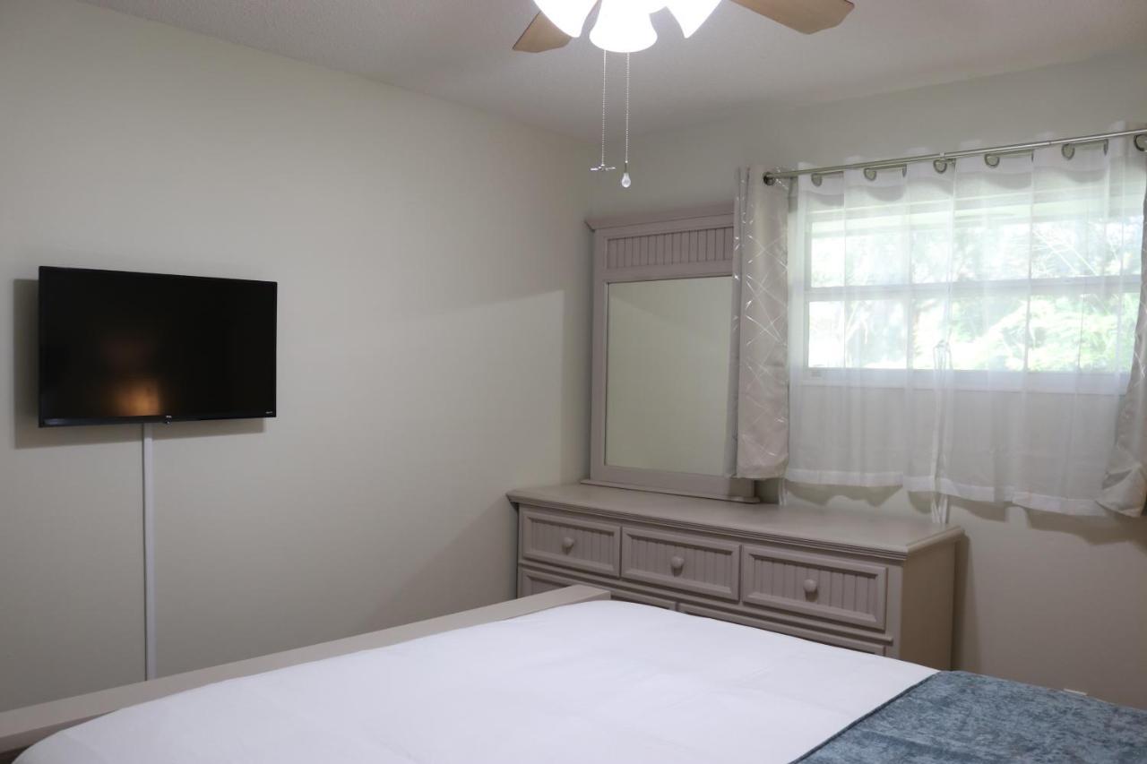Hidden Sapphire-Apartment With Kitchen And Laundry Lakeland Eksteriør billede
